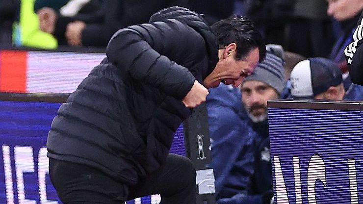 Aston Villa manager Unai Emery celebrates a goal against Viking
