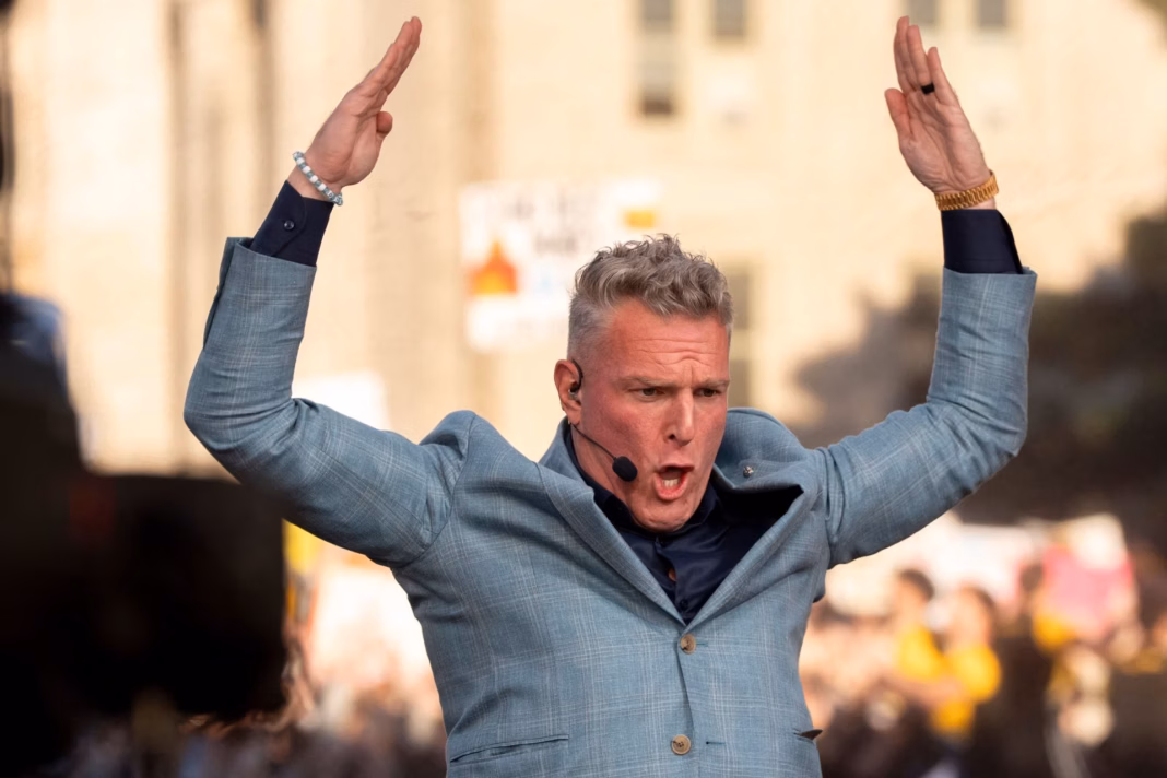 “Passive-aggressive way to apologize?”: NFL fans react as Pat McAfee offers “olive branch” to Utah supporters with bold College GameDay prediction “Passive-aggressive way to apologize?”: NFL fans react as Pat McAfee offers “olive branch” to Utah supporters with bold College GameDay prediction