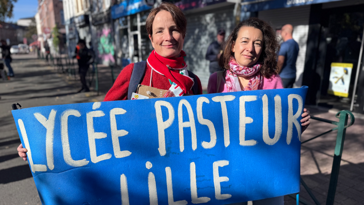 Teachers Marine and Marjorie told up a blue sign that reads "Lycée Pasteur Lille".
