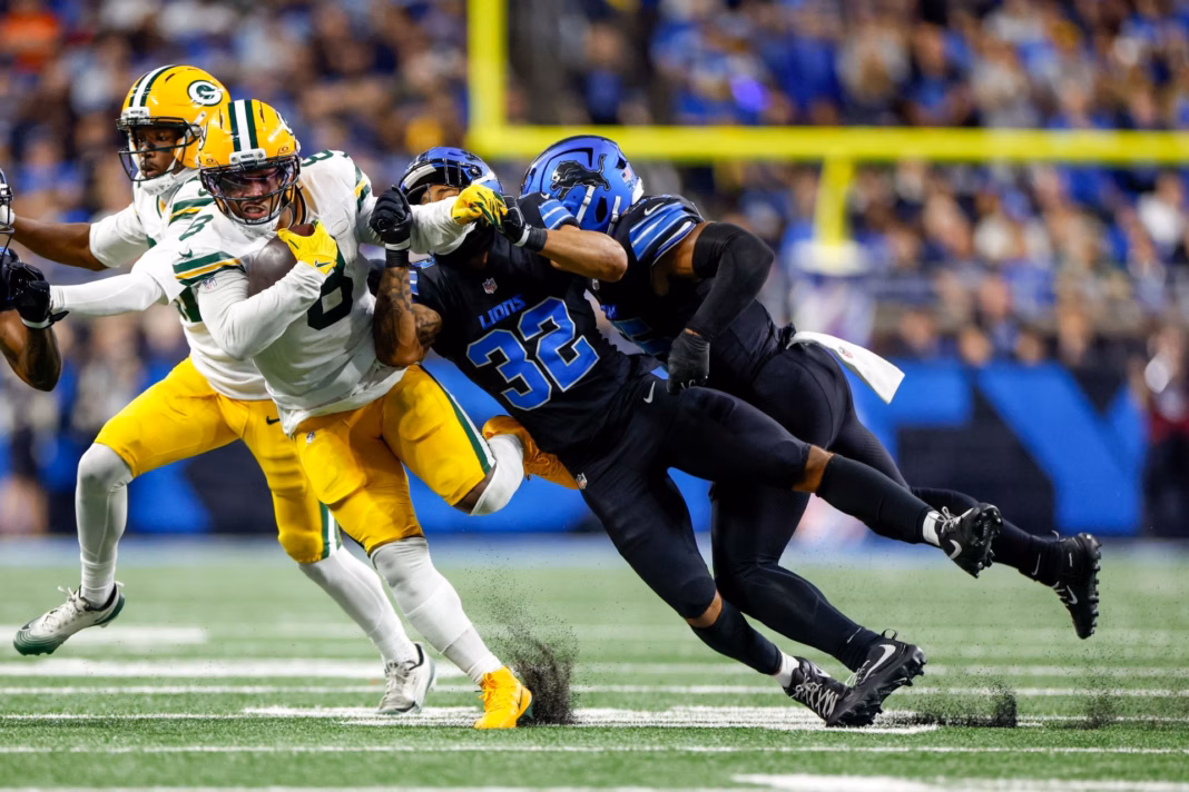 “Refs need to be investigated” “WORST CALLED GAME”: NFL fans rip referees for controversial penalties favoring Lions against Packers “Refs need to be investigated” “WORST CALLED GAME”: NFL fans rip referees for controversial penalties favoring Lions against Packers