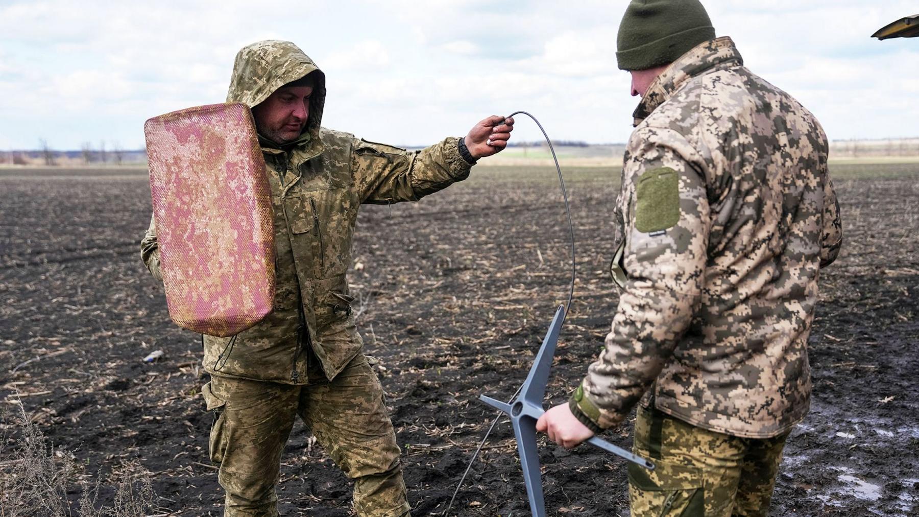 Ukrainian soldiers set up Starlink satellite internet system near the front line in the eastern Donetsk region. File photo