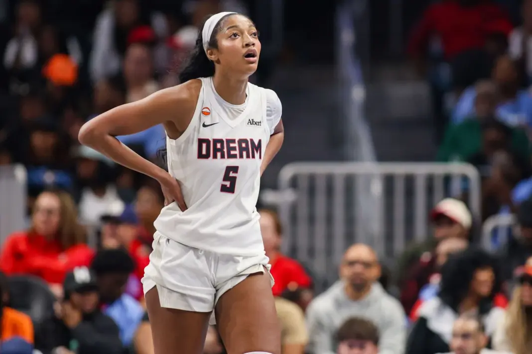 “She was so salty”, “AR on her head” – WNBA Fans Go Wild As Angel Reese Hits Sabrina Ionescu With Mean Mug After Monster Block “She was so salty”, “AR on her head” – WNBA Fans Go Wild As Angel Reese Hits Sabrina Ionescu With Mean Mug After Monster Block