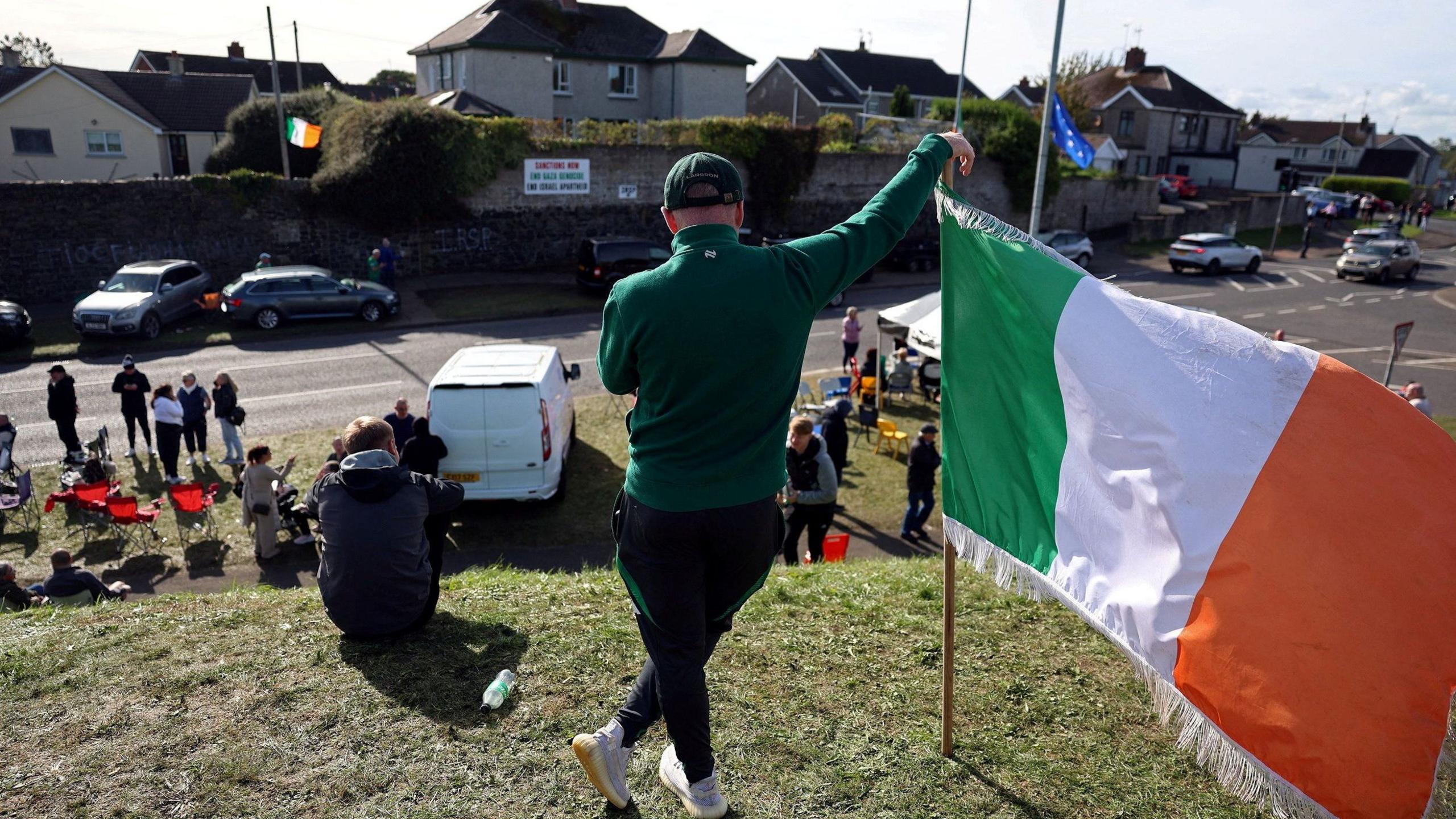 FILE PHOTO: Residents of the Garvaghy Road, a Catholic enclave in the largely Protestant town protest against the Protestant Orange Order's annual Drumcree parade, in Portadown, Northern Ireland, September 28, 2026. REUTERS/Cathal McNaughton/File Photo