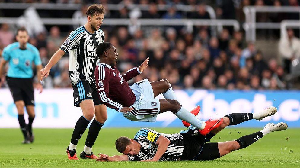 Nicolas Jackson of Aston Villa is fouled by Sven Botman of Newcastle United