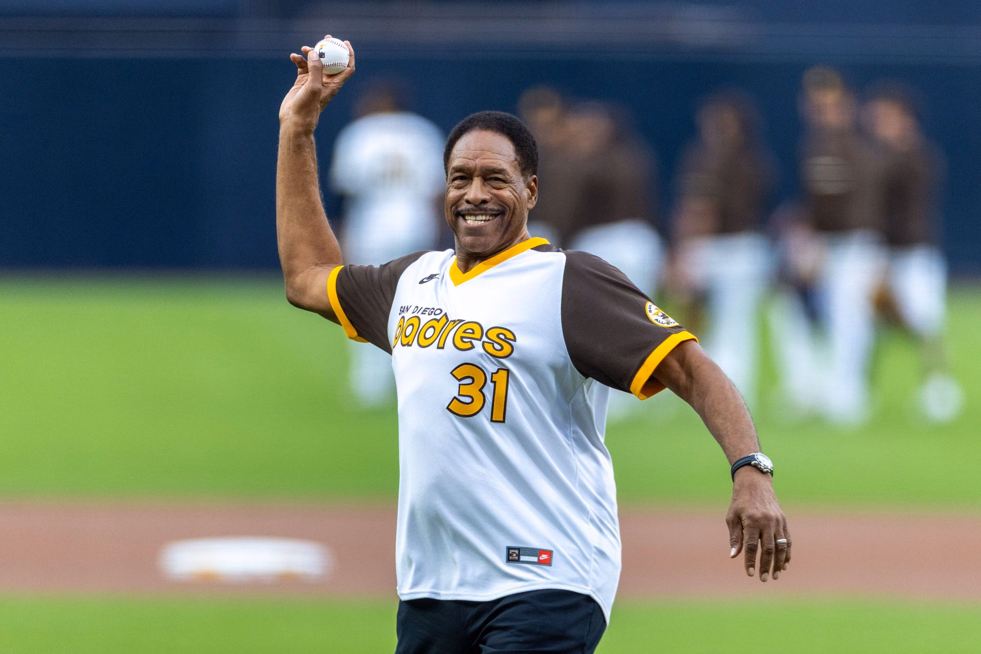 The legendary Hall of Fame outfielder, 12-time All-Star and seven-time Gold Glover broke a career-long championship drought in 1992. - Source: Imagn