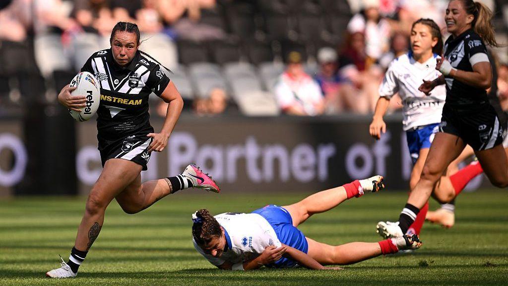 Raecene McGregor runs towards the French line