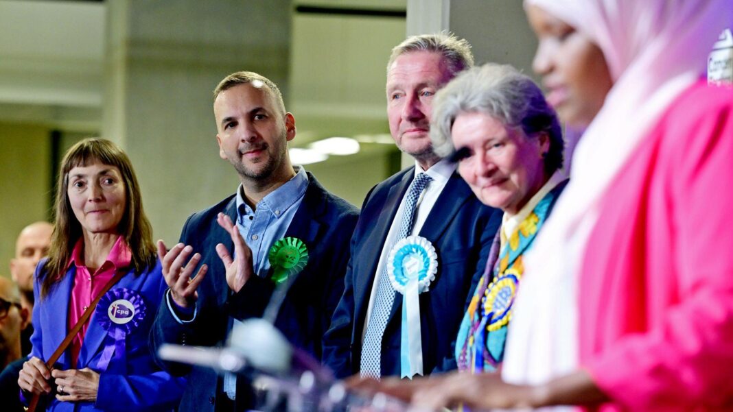 Chris Mason: Polanski faces greatest crisis of his leadership so far Zack Polanski, Green Party Leader, applauds Sagal Abdi-Wali, as she wins the Holborn and St Pancras by-election for Labour