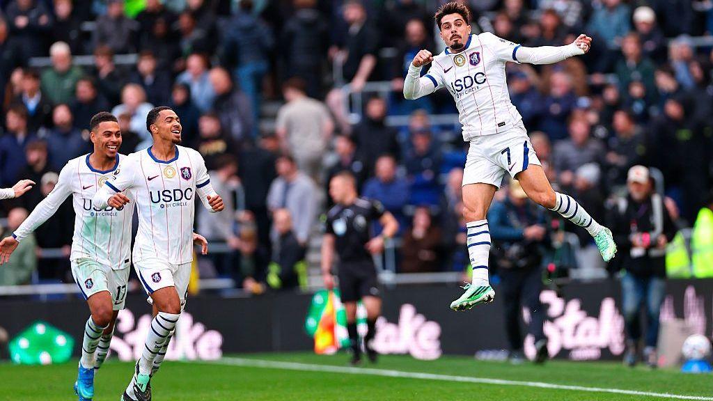 Pedro Neto celebrates