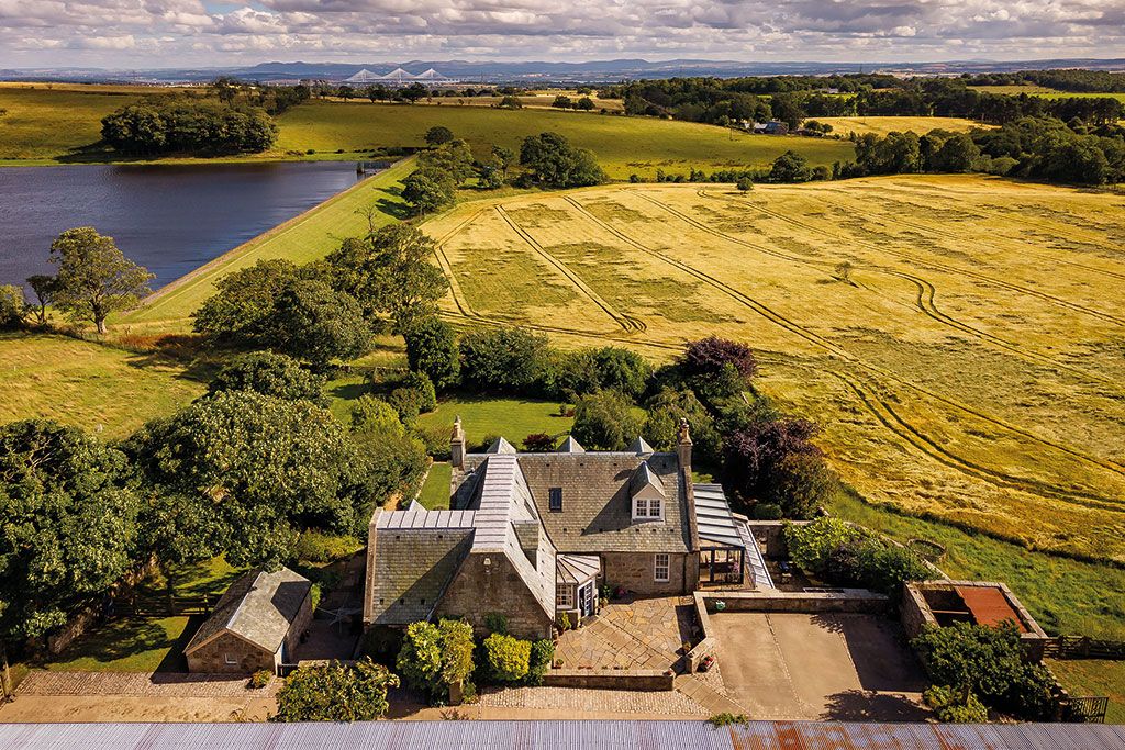 Houses for sale with stables: Craigluscar Farm, Dunfermline, Fife