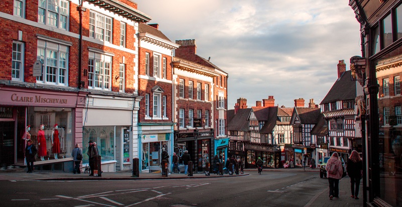 September retail sales hit seven-year low image