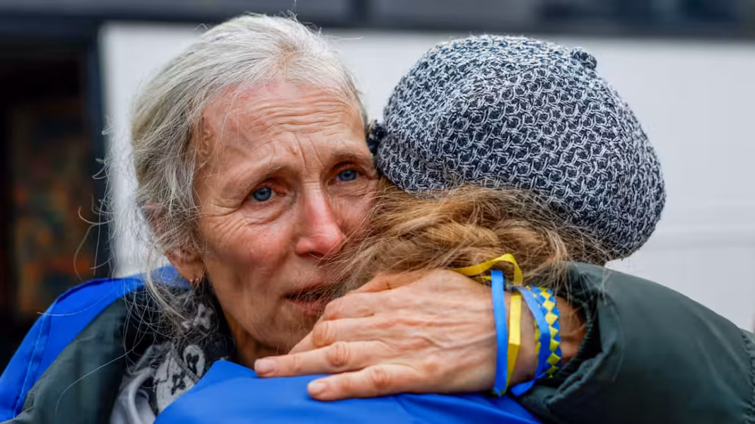 Evacuees from Russian-occupied city arrive in Ukraine Httpsd1e00ek4ebabms cloudfront netproduction0ca29135 6a53 4669 8214 2b0fa4d5726d