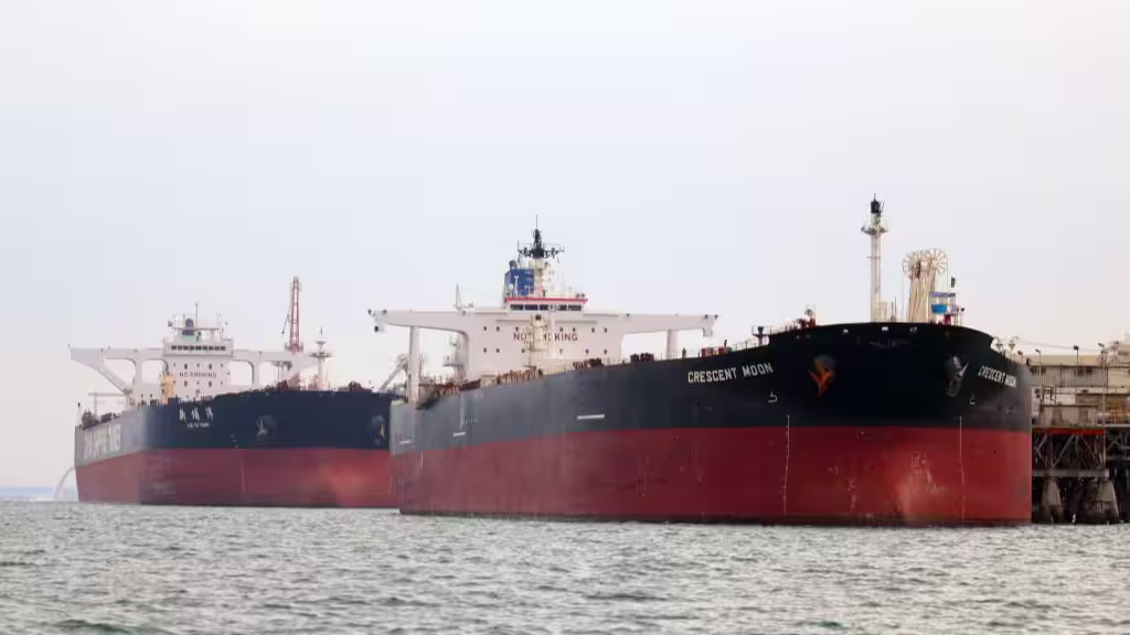 US oil trader takes $2bn gamble on tankers as carriers steer clear of Hormuz Httpsd1e00ek4ebabms cloudfront netproduction7839f9a6 cde7 4f94 a107 63ea4a74de8b