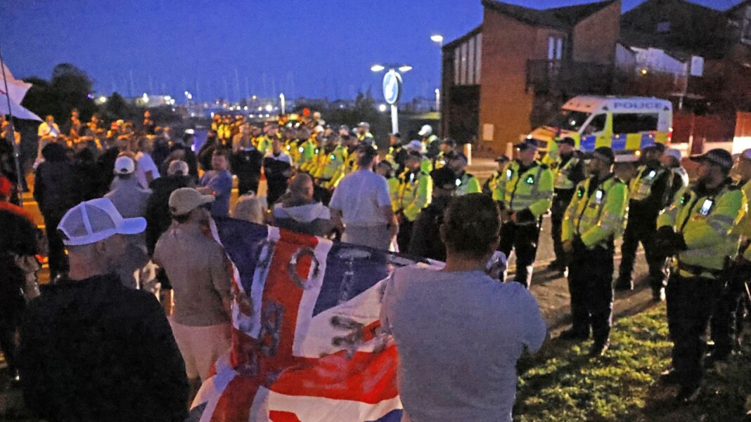 Skynews migrants gosport 7368446
