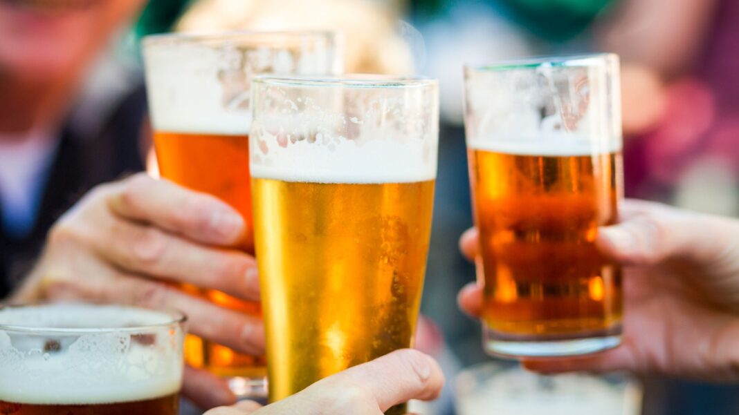 Skynews pubs beer drinking 5329643