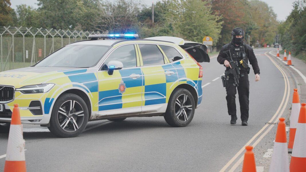 Skynews raf fairford armed police 7362863
