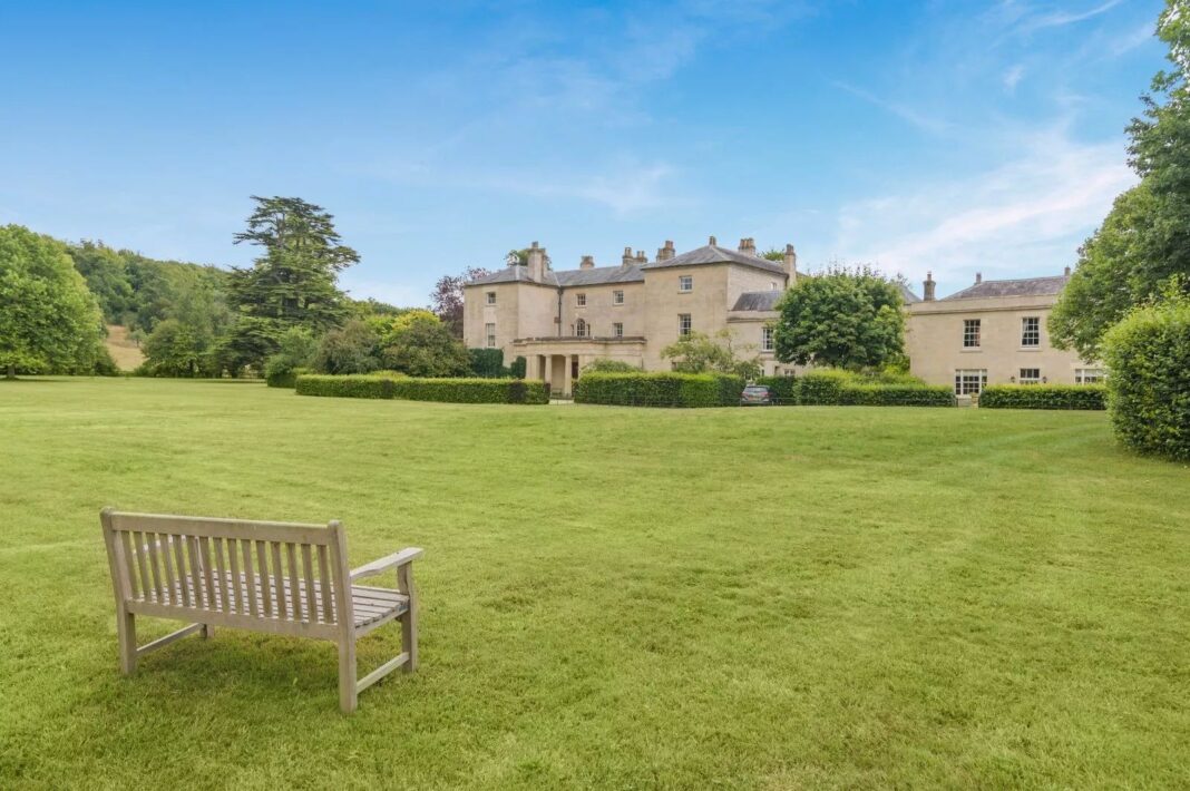 East Wing Penthouse, Heytesbury Park, Warminster, Wiltshire